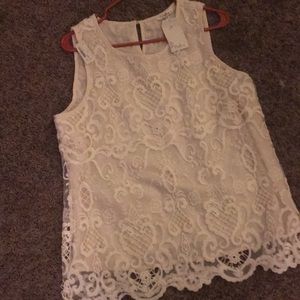 Great pattern on this beautiful white shirt